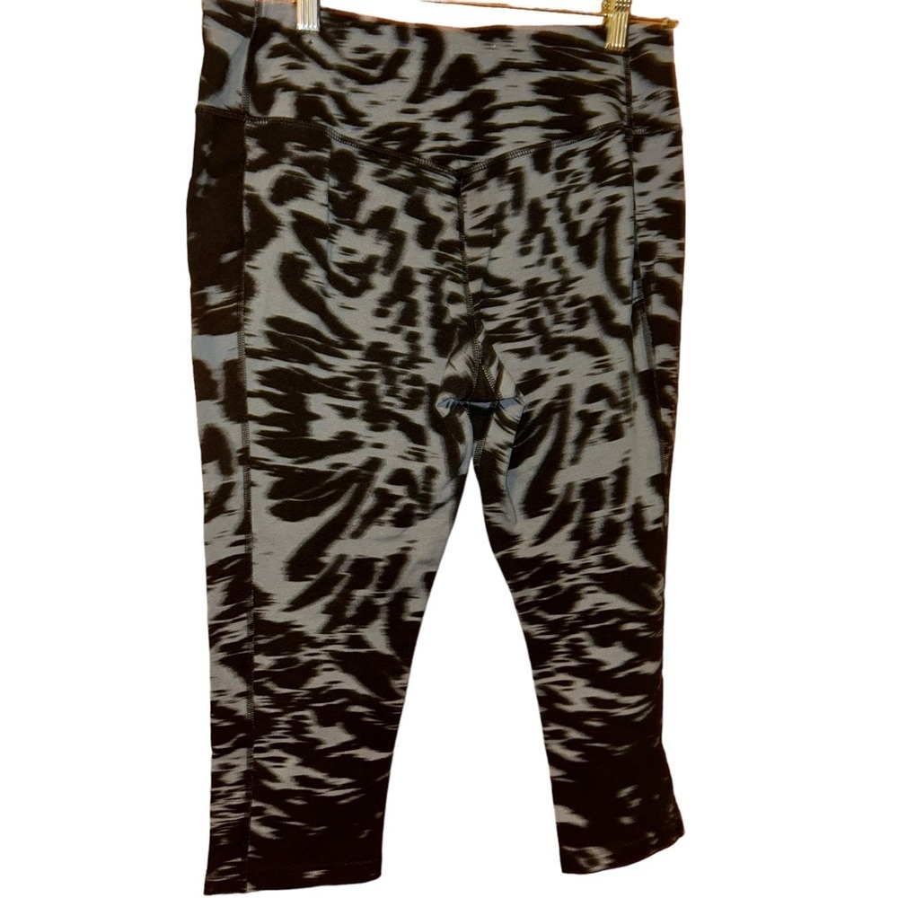 Women Nike gray black stretch capris leggings running exercise workout gym - Picture 2 of 3